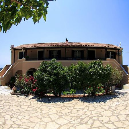 Iliobasilema Studios & Apartments Fiskardo Dış mekan fotoğraf