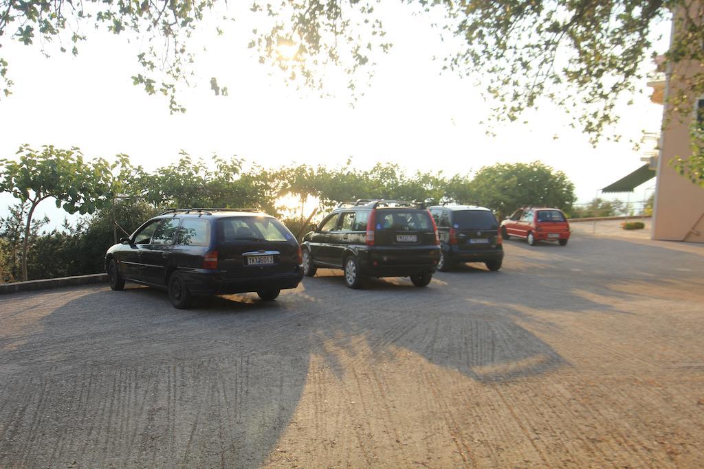 Iliobasilema Studios & Apartments Fiskardo Dış mekan fotoğraf